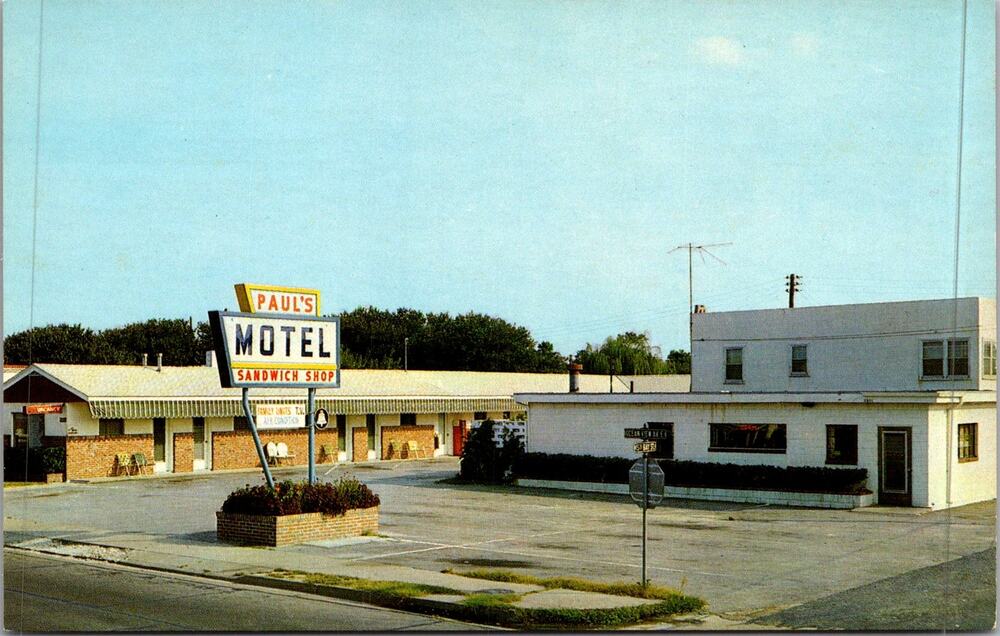 Paul's Motel Mr. & Mrs. C. H. Paul Norfolk VA Vintage Postcard SP17-28